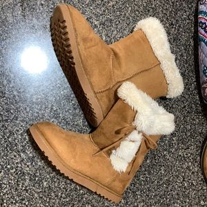 Academy girls boots fur lining